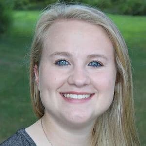 Devyn headshot.